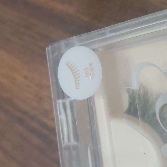 NEW LASH EXTENSIONS - Picture 4 of 4